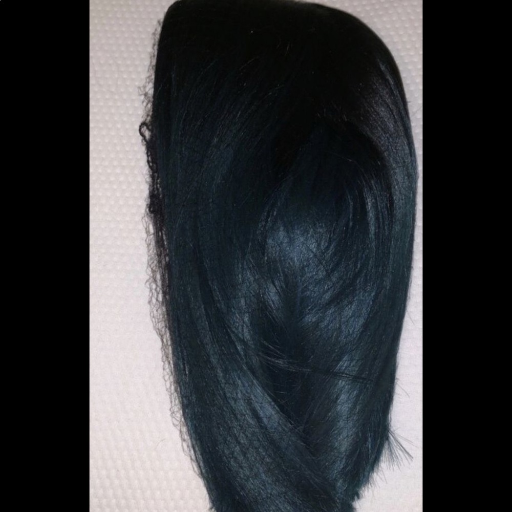 WIG - Picture 2 of 4
